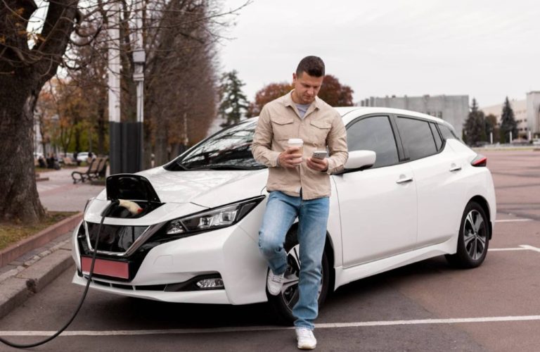 Carros elétricos e híbridos terão imposto de 35% a partir de 2027 e devem ficar mais caros