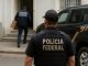 Agentes da Polícia Federal durante operação de busca e apreensão contra descaminho de eletrônicos