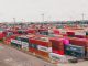Contêineres e navios no Porto do Rio de Janeiro