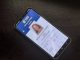 Eleitor usa o aplicativo e-Título no celular para se identificar na votação. Foto: Rafa Neddermeyer/ Agência Brasil