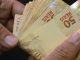 Notas e moedas de real sobre uma superfície. Foto: Agência Brasil