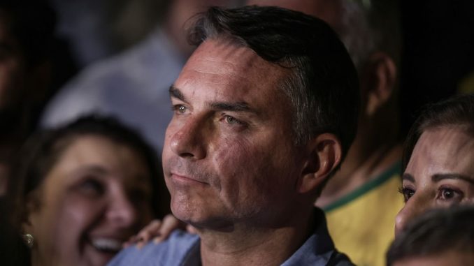 Flávio Bolsonaro, candidato do PL à Presidência, durante entrevista