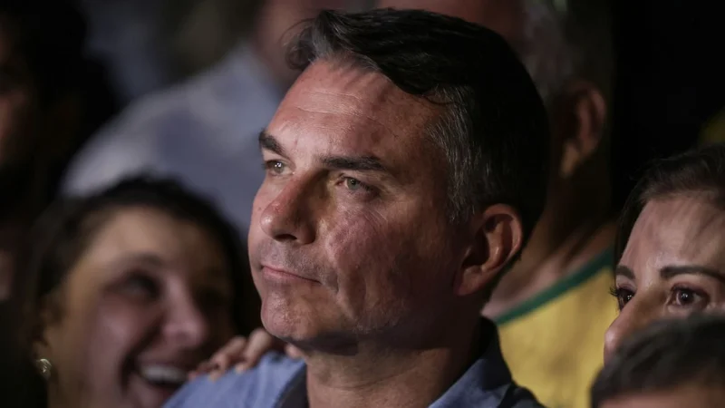 Flávio Bolsonaro, candidato do PL à Presidência, durante entrevista