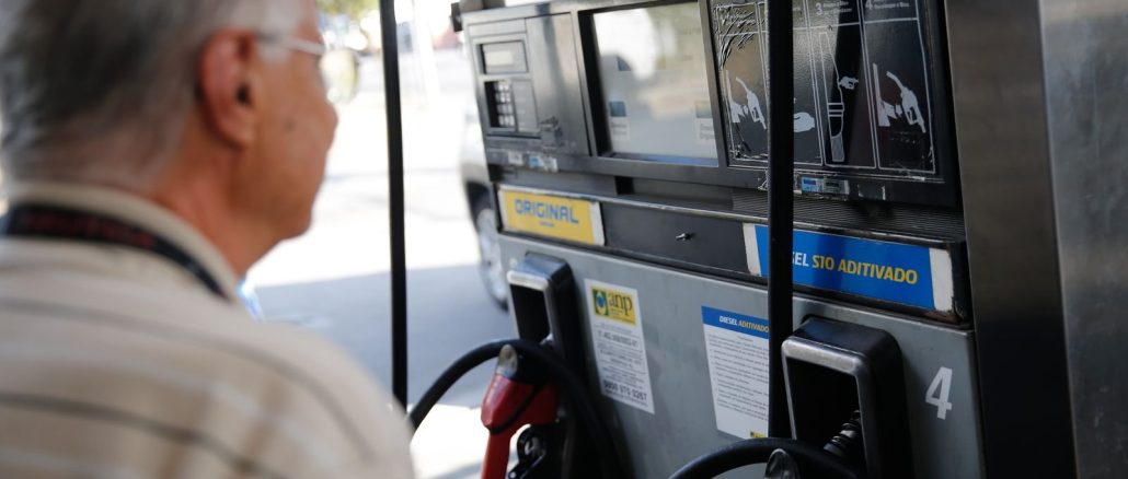 Bomba de diesel em posto de abastecimento. Foto: Fernando Frazão/Agência Brasil