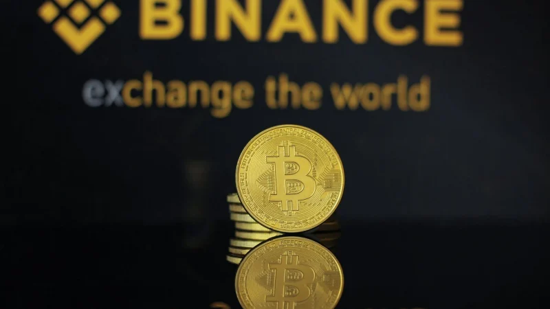 Logotipo da Binance em tela de celular. Foto: Bastian Riccardi (Pexels)