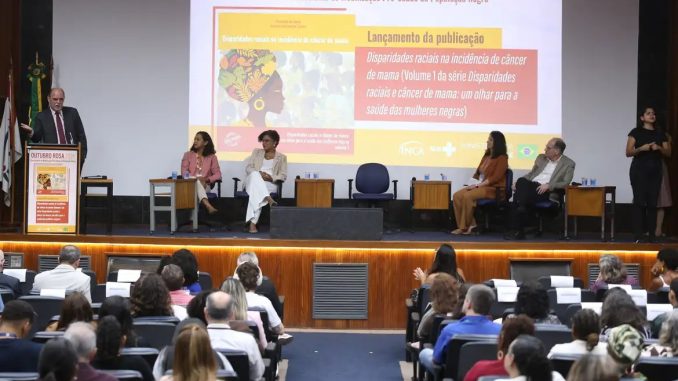 Diretor-geral do Inca, Roberto Gil, no lançamento da publicação sobre disparidades raciais no câncer de mama. Foto: Tomaz Silva/Agência Brasil