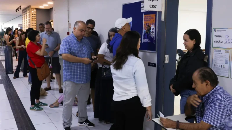 Eleitores em seção de votação em Brasília durante o primeiro turno das eleições de 2026. Foto: Lula Marques/Agência Brasil