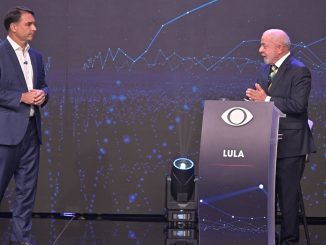 Lula e Flávio Bolsonaro em debate presidencial na TV Bandeirantes