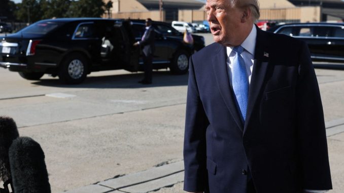 Donald Trump, presidente dos Estados Unidos, fala a jornalistas. Foto: Agência Brasil