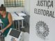 Urna eletrônica em seção eleitoral durante a votação do segundo turno das eleições de 2026. Foto: Joédson Alves/Agência Brasil